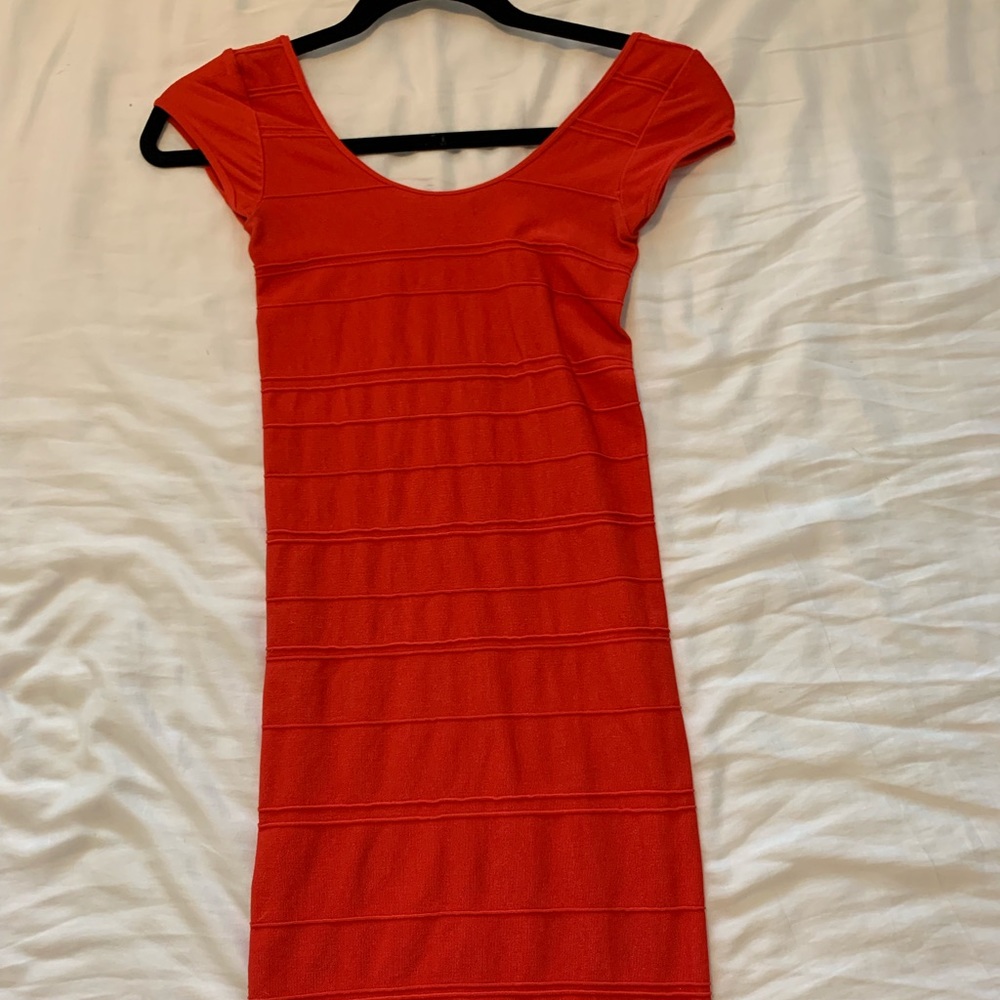 Red/orange body-con dress with short sleeve